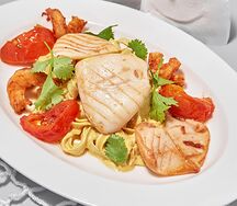 Паста с креветками и кальмаром