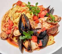 Большая паста с морепродуктами