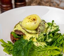 Бенедикт мясной