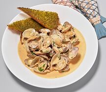 Вонголе соте в соусе блю чиз