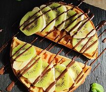 Венская вафля с шоколадом, бананом и киви