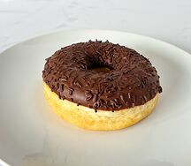 Донат с шоколадным кремом
