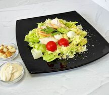 Салат Цезарь с курицей