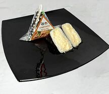 Онигири с кальмаром