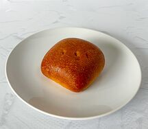 Пирожок с сыром и ветчиной