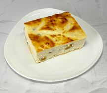 Запеканка творожная с изюмом