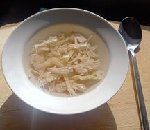 Бульон куриный с лапшой