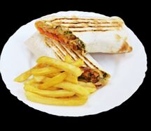 Шаурма в обычном лаваше с картошкой фри