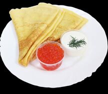 Блины с красной икрой, сметаной и зеленью
