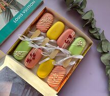 Набор муссовых чизкейков розовые, желтые, зеленые