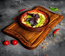 Запеченный сыр сулугуни с помидорами