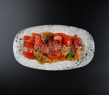 Салат с печёным перцем и томатами
