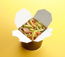 Удон с курицей и овощами