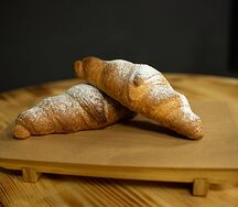 Круассан с абрикосом