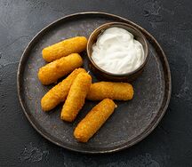 Сырные палочки с соусом тартар