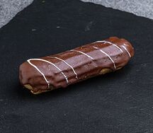 Эклер с творожным кремом