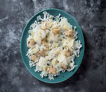 Карпаччо из цветной капусты с пармезаном и черным трюфелем