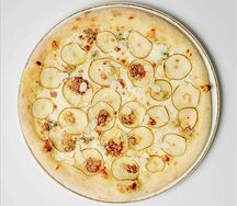 Пицца Горгонзола с грушей