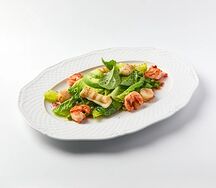 Зеленый салат с морепродуктами
