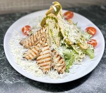 Цезарь с куриным филе