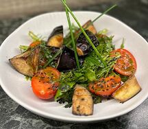 Запечённые баклажаны с томатным соусом