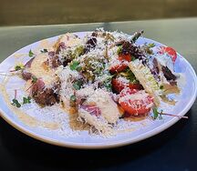 Теплый салат с говяжьей вырезкой