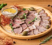 Мясная тарелка