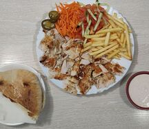 Шаверма на тарелке двойная