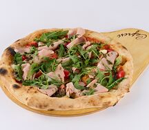 Прошутто с рукколой и черри