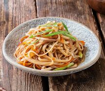 Удон мини с овощами терияки и курицей