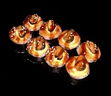 Горячий ролл с мидиями