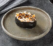 Острые суши с тигровой креветкой