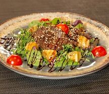 Теплый салат с куриной печенью