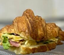 Круассан с ветчиной и сыром 