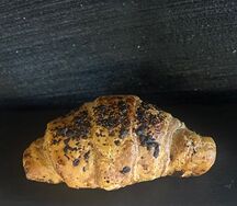 Круассан с шоколадом 