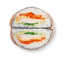 Онигиразу с курицей