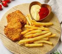 Куриные наггетсы с картофелем фри