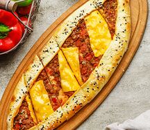 Пиде с мясом и сыром