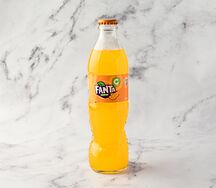 Газированный напиток Fanta в стекле