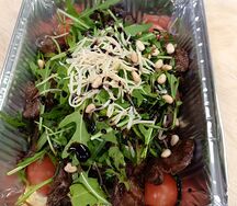 Теплый салат с куриной печенью
