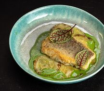 Жареный судак с молодыми кабачками
