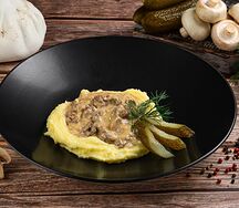 Бефстроганов с картофельным пюре
