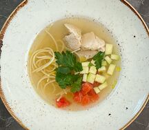 Суп куриный с домашней лапшой