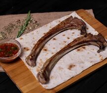 Бараний антрекот на мангале