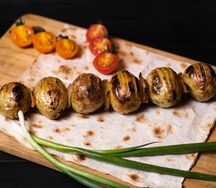 Шашлык из картофеля, черри с курдюком