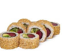 Ролл Калифорния с тунцом в кунжуте