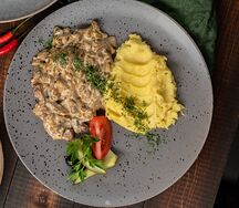 Бефстроганов с пюре