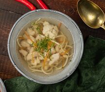 Куриный бульон с лапшой