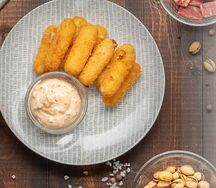 Сырные палочки с соусом