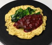 Телячьи щечки с брусничным соусом и миндальным пюре